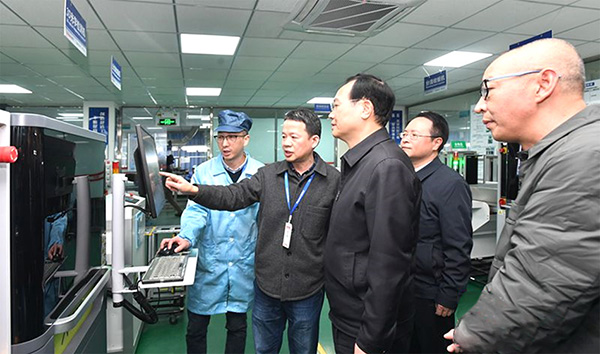 福建省委常委、福州市委書(shū)記林寶金一行蒞臨睿能科技調(diào)研(圖2)